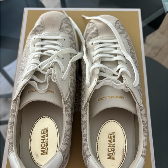 MK shoes worn twice - Picture 6 of 6